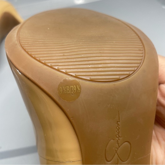 Jessica Simpson "Calie" Nude Patent Leather Round Toe Heels Pumps - Picture 5 of 5